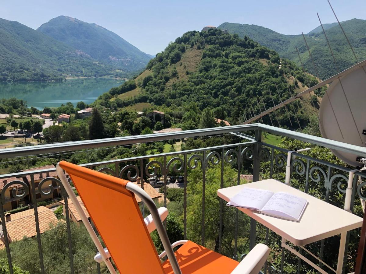 Stanza Con Terrazzo Vista Lago - Lakeholiday Castel di Tora Exterior photo
