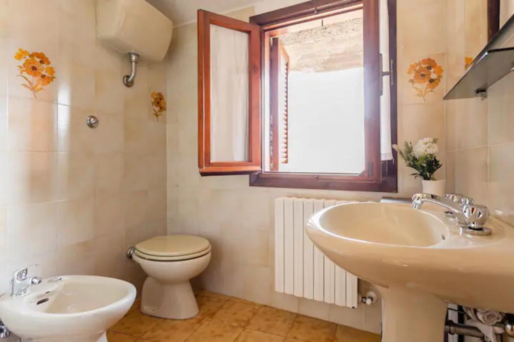 Stanza Con Terrazzo Vista Lago - Lakeholiday Castel di Tora Exterior photo